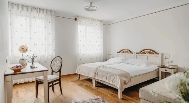 Hisa Krasna, Rezerwuj Hotel Sezana Kras