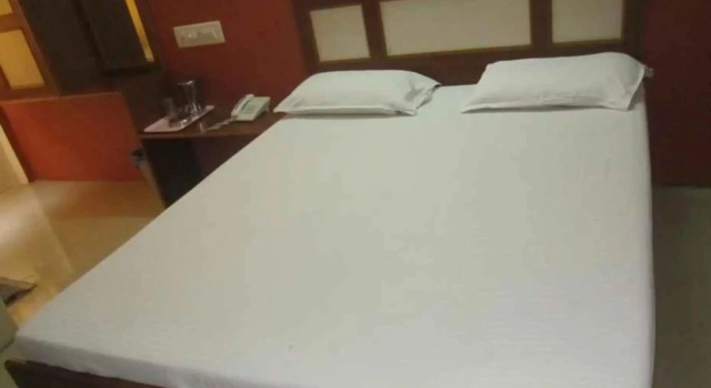 Sai Priyanka Guest House, Rezerwuj Pensjonat Puttaparthi Andhra Pradesh