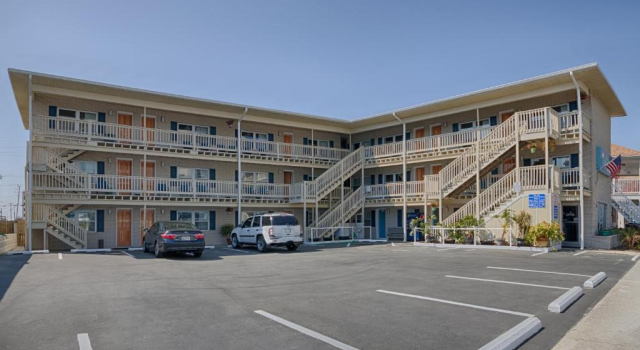 Crystal Sands Motel