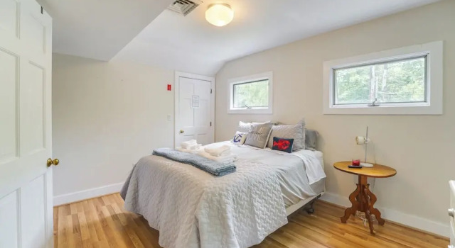 Quiet Freeport Home on Casco Bay w/ Fire Pit, Buchen Sie Hotel  