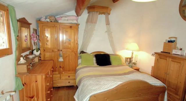 Holiday House With Swimming Pool Near the Beautiful City of Aix-en-provence, Забронировать Отель Жемнос Буш-дю-Рон