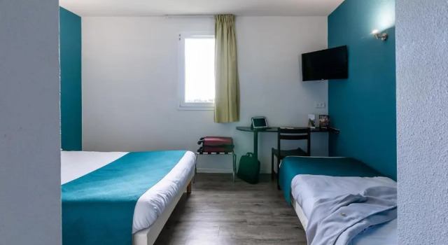 Standard triplă cameră P'tit Dej-Hotel Carcassonne-Audotel