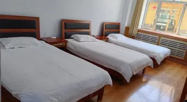 Трёхместный номер Standard Huaxin Hotel