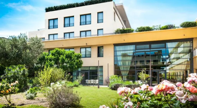 Двухместный номер Standard с видом на сад Avignon Grand Hotel