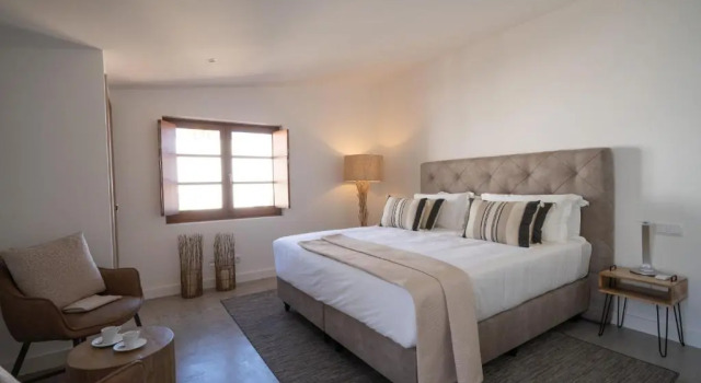 Eleven, Boutique luxury house & garden