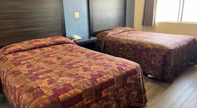 Четырёхместный номер Standard Economy Inn Fresno Yosemite NEWLY REMODELED
