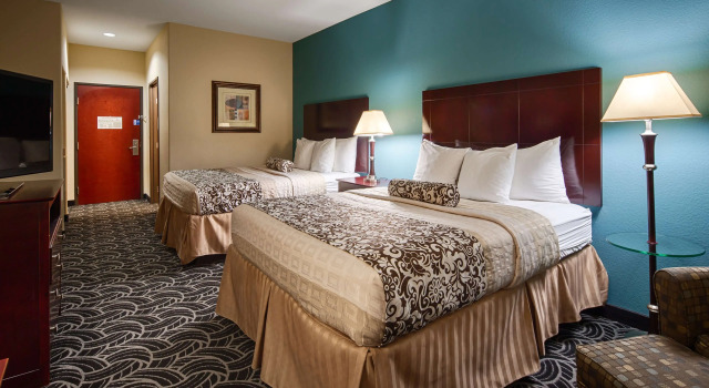 Четырёхместный номер Standard Best Western Plus Katy Inn & Suites
