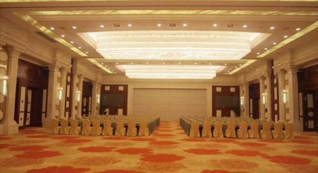 Howard Johnson Peace Hotel Shanghai, Varaa Hotelli Zhoupu Shanghai