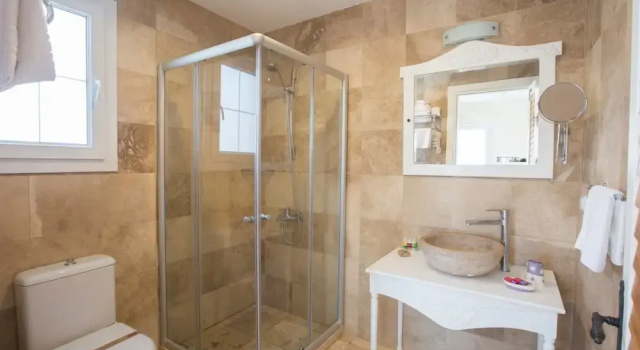 Двухместный номер Standard Alaroof Hotel  ( +15 )