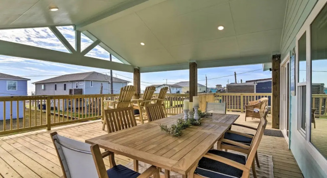 Surfside Beach Vacation Rental w/ Ocean Views, Book Feriehus Sommerhuse i Surfside Beach, Hytte