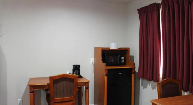 Трёхместный номер Standard Thunderbird Motel Las Vegas/ New Mexico