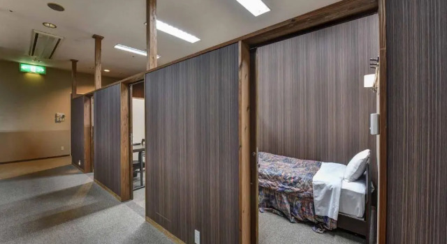 Кровать в общем номере (мужской номер) Sagayamato Onsen Hotel Amandi