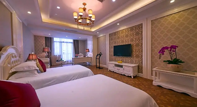Двухместный номер Standard New century Manju Select Hotel Hongqiao Hub National Exhibition Center