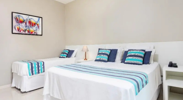 Четырёхместный номер Standard с балконом и с видом на сад Hotel Pousada Brava Club