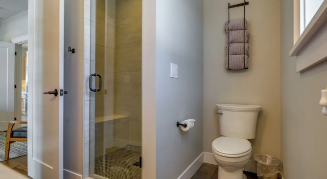 Коттедж Stylish Montana Vacation Rental w/ Private Hot Tub