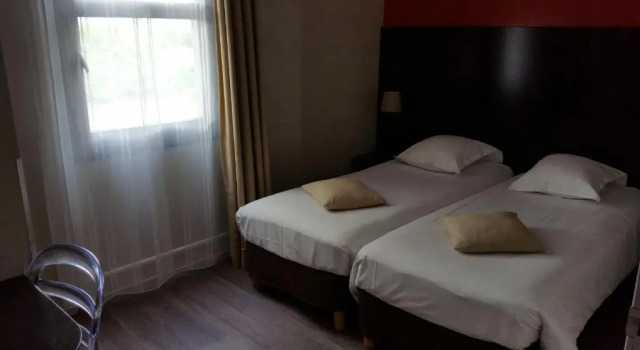 Семейный номер Standard Hôtel les jardins du canal - piscine chauffée - solaire eco responsable - parking - garage - bornes électriques - accueil vélos - kids friendly