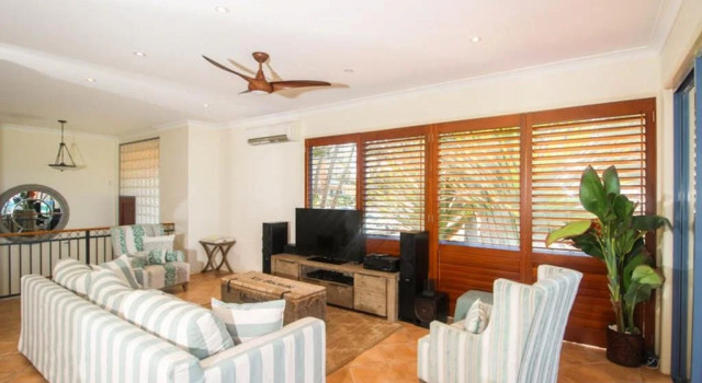 Absolute Beachfront Holiday House, Buchen Sie Hotel Hotels in Queensland mit Parkplatz, Parkplätze