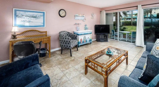 Апартаменты Seaspray Condos 115B