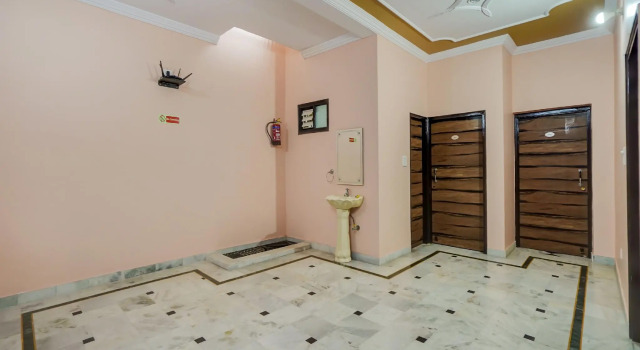 OYO 75521 Silk Inn