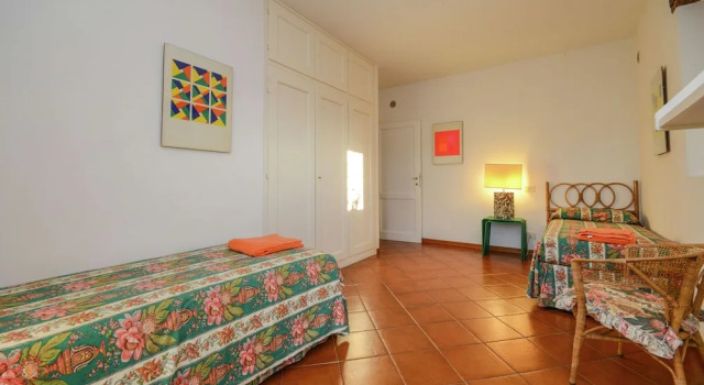 Villa with swimming pool and panoramic view of the Apennines, Book Villa Sommerhuse i Tredozio, Hytte