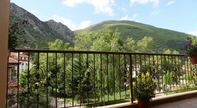 Xenonas Platia, Book Hotel Kato Loutraki Macedonia