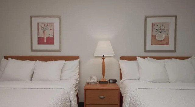 Четырёхместный номер Standard Comfort Inn Davenport East - Bettendorf