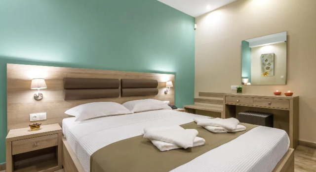 Lagaria Palace II, Book Hotel Afitos 