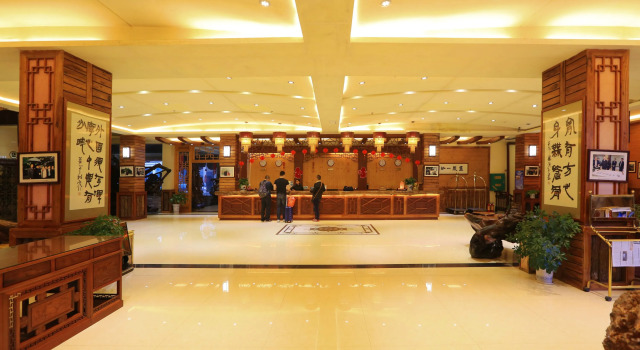 Yangshuo River Valley Resort Hotel, Rezerwuj Ośrodek wypoczynkowy Hotele resortowe w Yangshuo, Ośrodek wypoczynkowy
