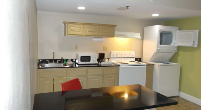 Четырёхместный люкс SureStay Plus Hotel by Best Western St Marys Cumberland