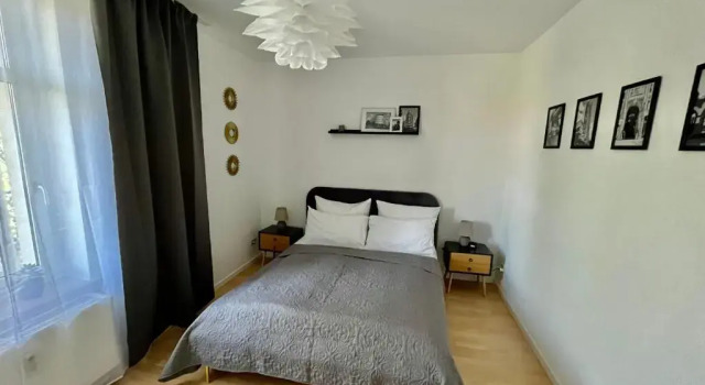Purer Luxus mit 2 Schlafzimmern, Balkon und Privat-Parkplatz