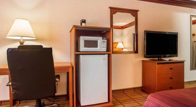 Двухместный номер Standard Quality Inn & Conference Center Brattleboro North