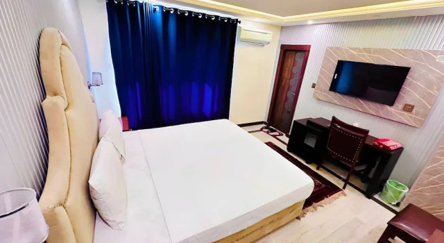 Blue Moon Continental, Book Guesthouse Hotels in Islamabad with Parking, Parking