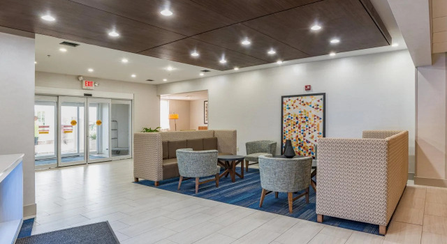 Holiday Inn Express Hotel & Suites Swansea, Rezerwuj Hotel Hotele w New England z basenem, Basen