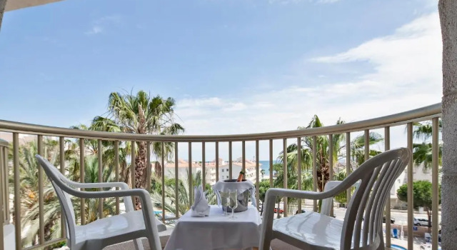 Двухместный номер с видом на бассейн Hotel Best Cambrils