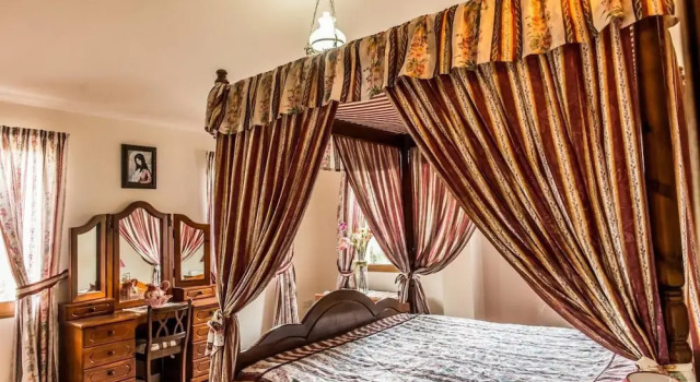 Remarkable 5-bed Villa in Miliou Village Paphos, Book Villa Miliou Pafos