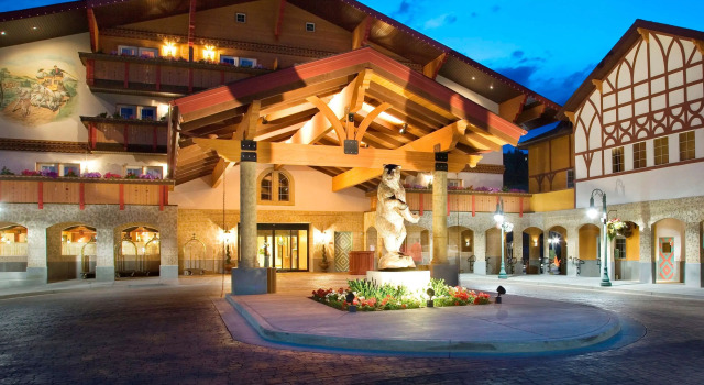 Zermatt Resort, Rezerwuj Ośrodek wypoczynkowy Hotele w Midway z parkingiem, Parking