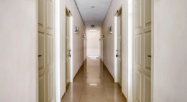 RedDoorz near Ciputra World 3