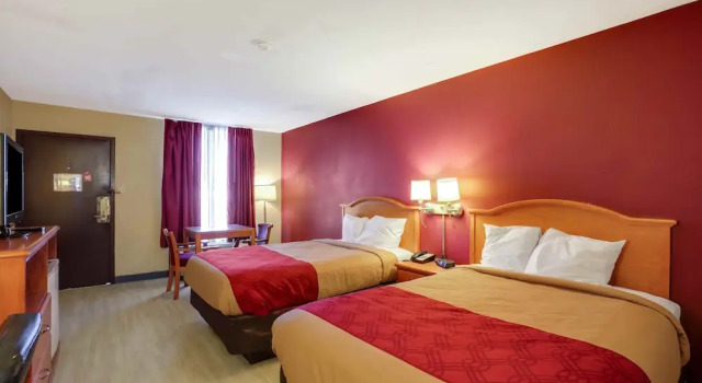 Четырёхместный номер Comfort Mill Tree Inn Millington
