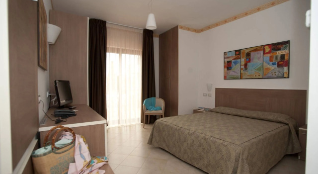 Nicolaus Club Oasi Vieste, Varaa Hotelli Hotellit Vieste uima-altaalla, Uima-allas