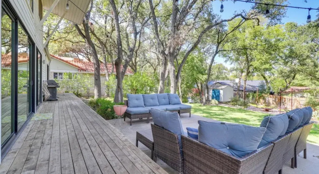 Коттедж Modern Austin Home w/ Yard ~ 1 Mi From Acl!