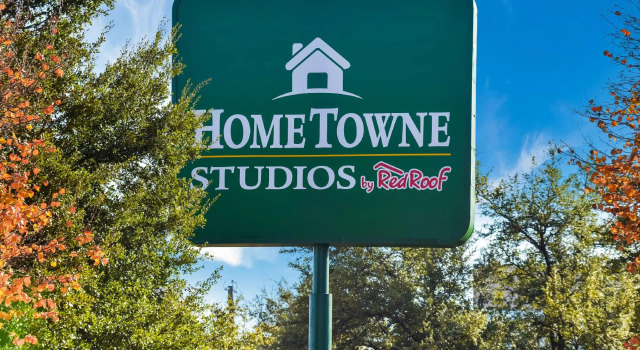 Люкс HomeTowne Studios by Red Roof Dallas - North Addison - Tollway