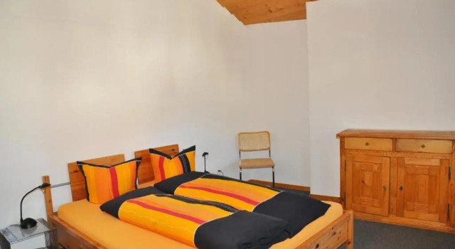 Plazzöl Suol Nr. 5, Book Hotel Scuol Grisons