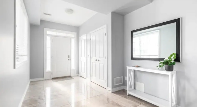 Modern 3BR House Steps to the Beach, Varaa Hotelli Hamilton 