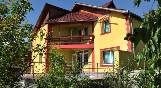 Pension Cremona, Varaa Hotelli Hotellit Carpathians - Romania uima-altaalla, Uima-allas