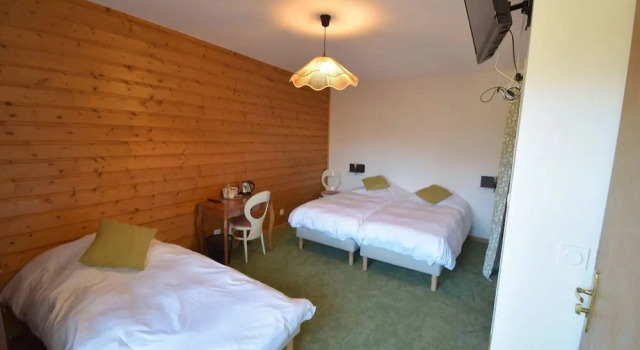 Трёхместный номер Comfort Hotel Les Chenets