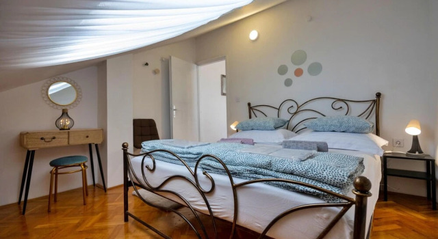 Beautiful Apartment in Makarska With Wifi and 2 Bedrooms, Забронировать Апартаменты/квартира Апартаменты Макарска, рядом с Набережная Рива (Макарска), Апартаменты/квартира
