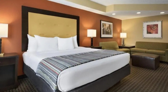 Двухместный люкс c 1 комнатой Garner Hotel Evansville East by IHG