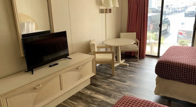 Simple Life Motel