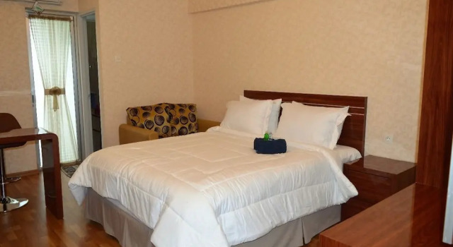 Апартаменты Premium с 2 комнатами с балконом Roomku at Bassura City Apartment