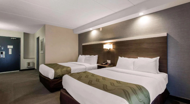 Четырёхместный номер Standard Quality Inn West Springfield